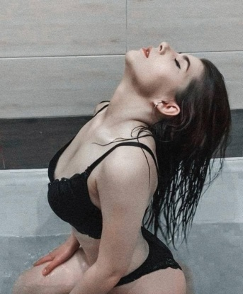 Живу и принимаю гостей в самом сердце Москвы. 💋
Моя цель - предоставить тебе незабываемые моменты, исполнить самые сокровенные фантазии. У меня широкий спектр услуг, я готова подарить тебе ощущение полного расслабления и настоящей страсти. Я знаю, как доставить удовольствие и удовлетворить каждое твоё желание. ✨
Мои клиенты говорят, что я создаю особую атмосферу и могу воплотить в жизнь самые смелые фантазии. Мое фото 100% настоящее, и я гарантирую, что увидишь именно меня при встрече. Оставляй свои отзывы, чтобы и другие могли оценить мои навыки и таланты. 💕
Встречи со мной абсолютно конфиденциальны, я ценю твою приватность и скромность. Обещаю, что буду заботиться о тебе с любовью и страстью. Жду тебя, чтобы мы вместе окунулись в мир наслаждения и настоящего удовольствия. 😘 Анжела