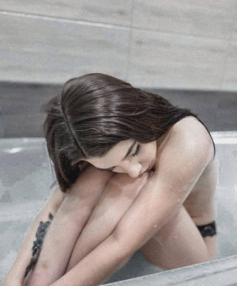 Живу и принимаю гостей в самом сердце Москвы. 💋
Моя цель - предоставить тебе незабываемые моменты, исполнить самые сокровенные фантазии. У меня широкий спектр услуг, я готова подарить тебе ощущение полного расслабления и настоящей страсти. Я знаю, как доставить удовольствие и удовлетворить каждое твоё желание. ✨
Мои клиенты говорят, что я создаю особую атмосферу и могу воплотить в жизнь самые смелые фантазии. Мое фото 100% настоящее, и я гарантирую, что увидишь именно меня при встрече. Оставляй свои отзывы, чтобы и другие могли оценить мои навыки и таланты. 💕
Встречи со мной абсолютно конфиденциальны, я ценю твою приватность и скромность. Обещаю, что буду заботиться о тебе с любовью и страстью. Жду тебя, чтобы мы вместе окунулись в мир наслаждения и настоящего удовольствия. 😘 Анжела